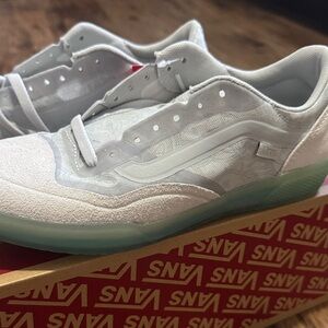 Vans White Ave pro sneakers with teal colored ultimate waffle Sole (brand new)